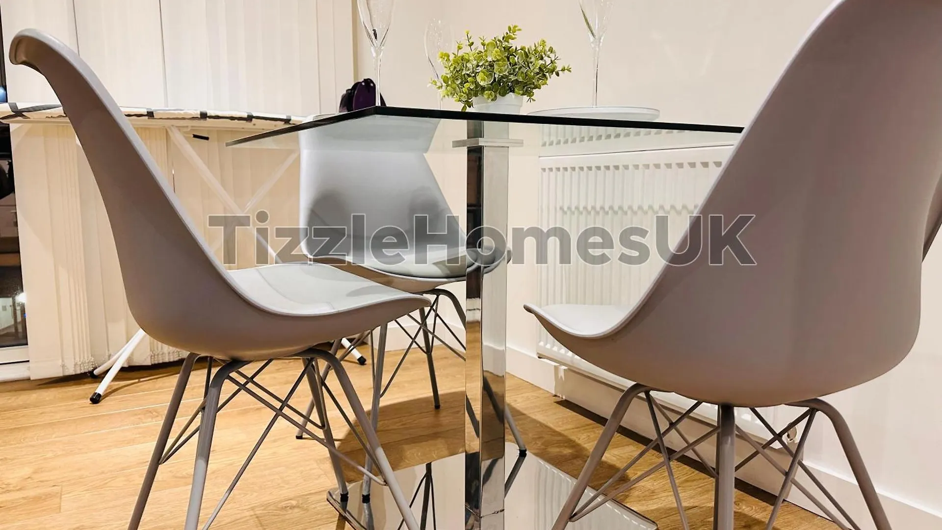 アパート Tizzlehomesuk ロンドン